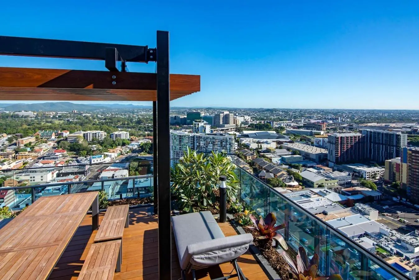 2Br Luxury Retreat With Rooftop Pool Access Brisbane Appartement