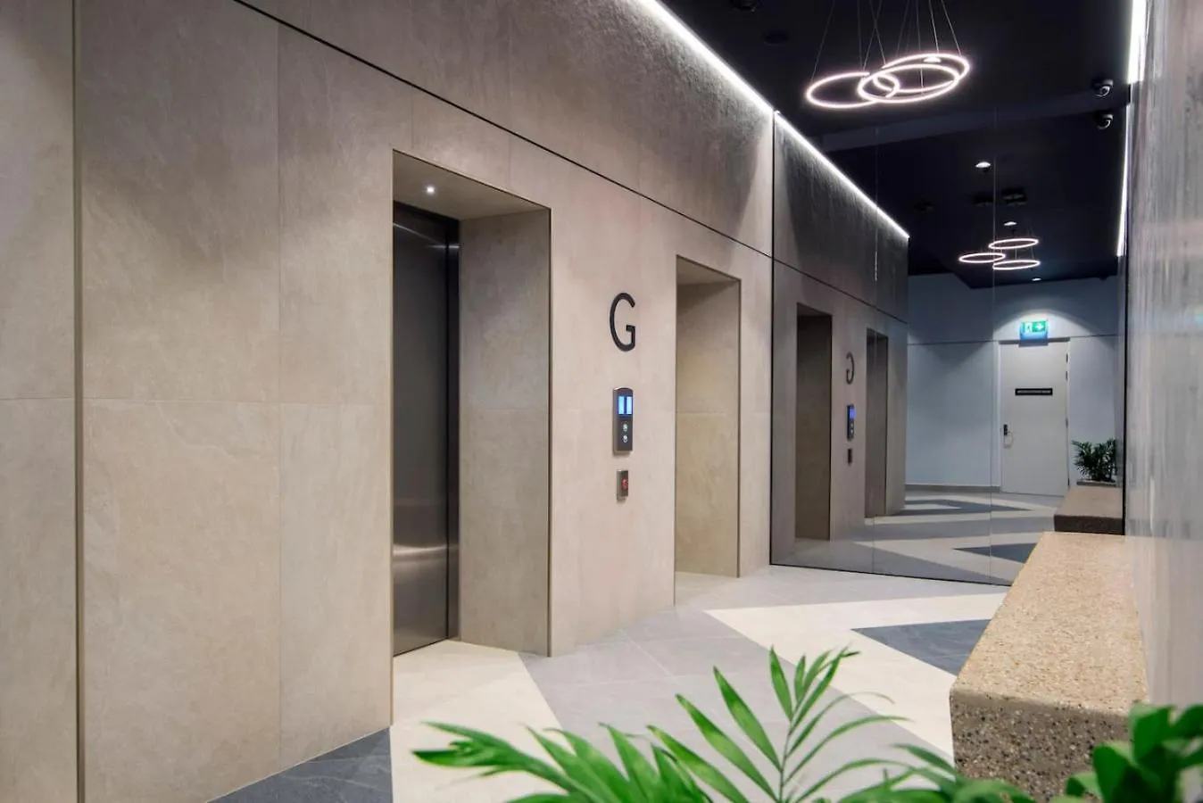 2Br Luxury Retreat With Rooftop Pool Access Brisbane