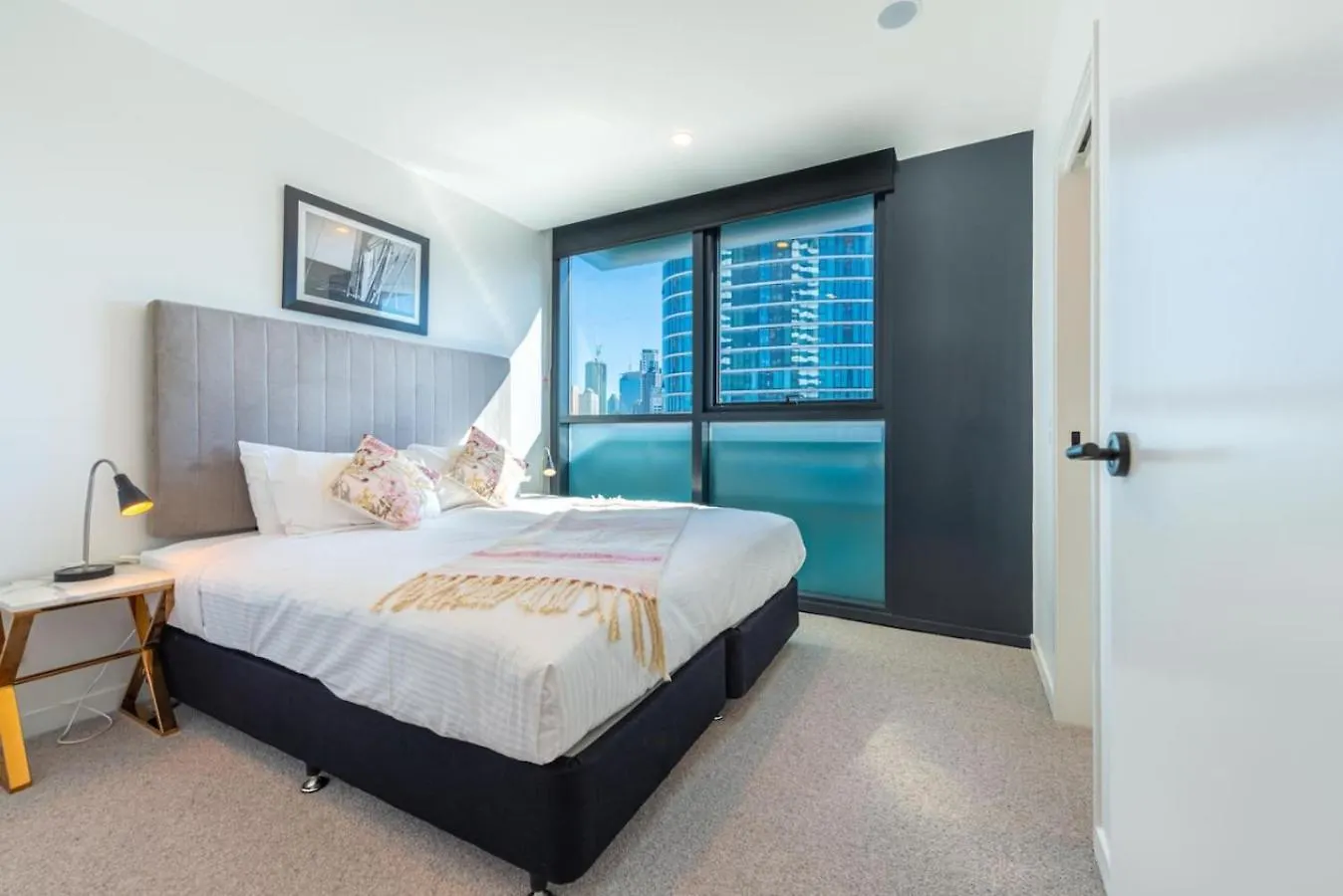 2Br Luxury Retreat With Rooftop Pool Access Brisbane 0*,  Australië