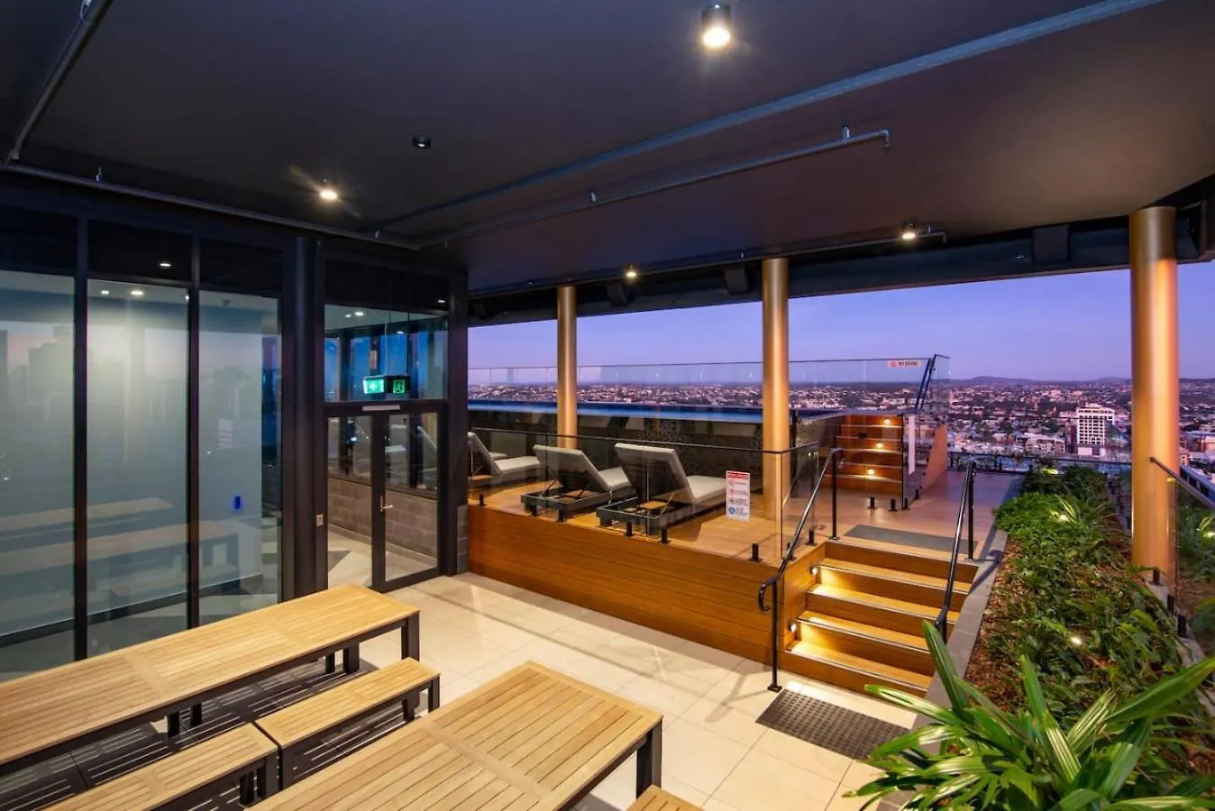 Appartement 2Br Luxury Retreat With Rooftop Pool Access Brisbane
