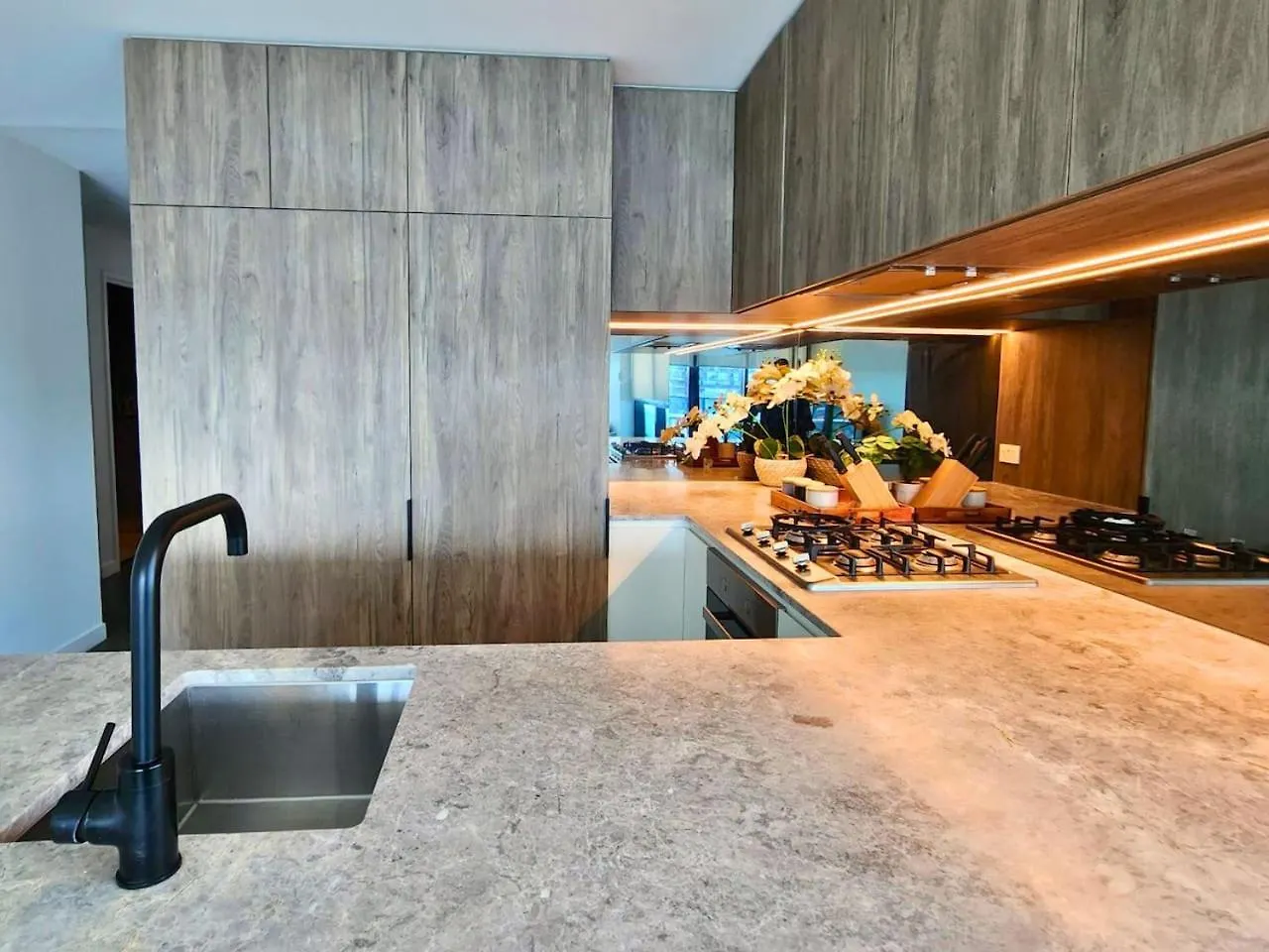 2Br Luxury Retreat With Rooftop Pool Access Brisbane Australië