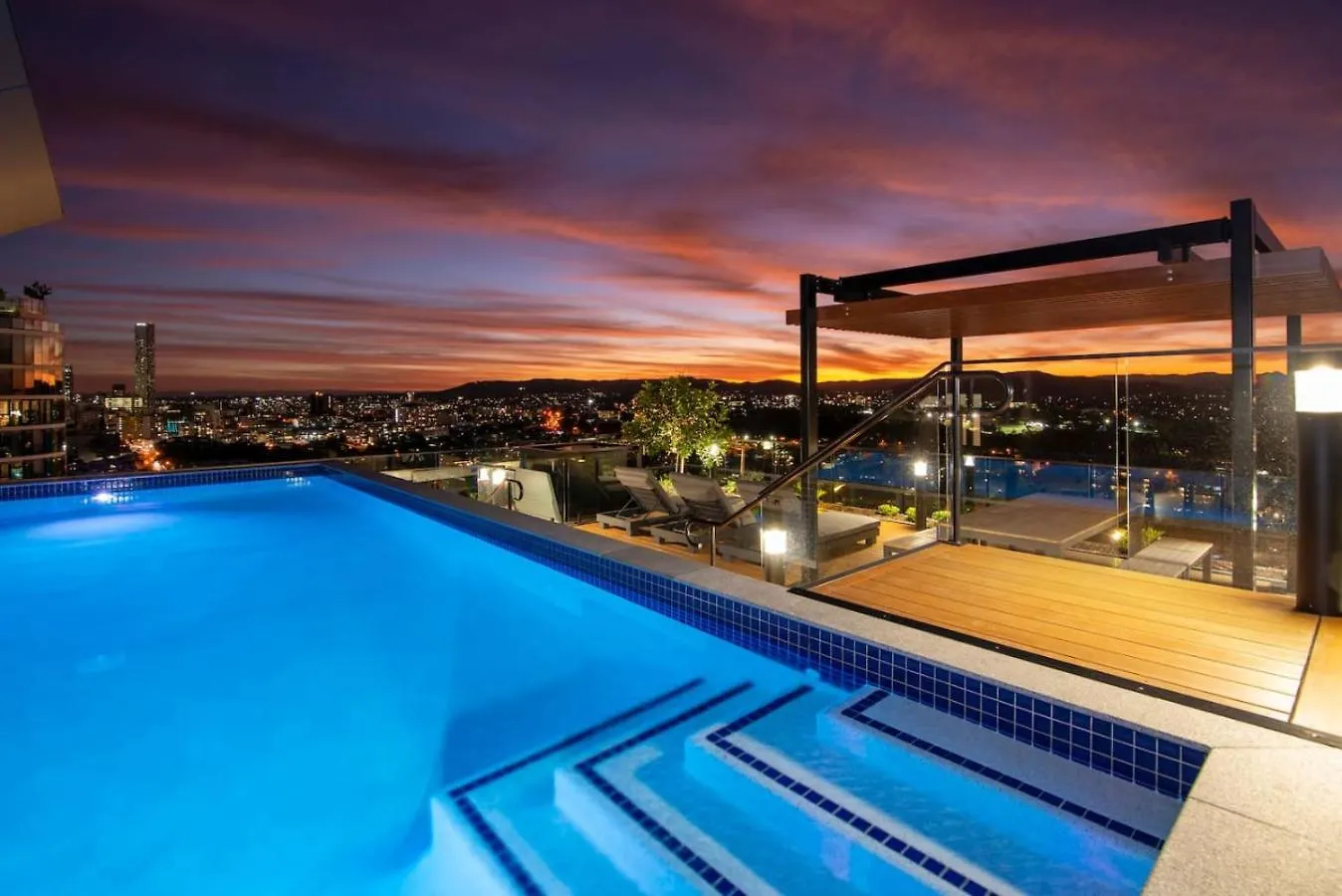 Appartement 2Br Luxury Retreat With Rooftop Pool Access Brisbane